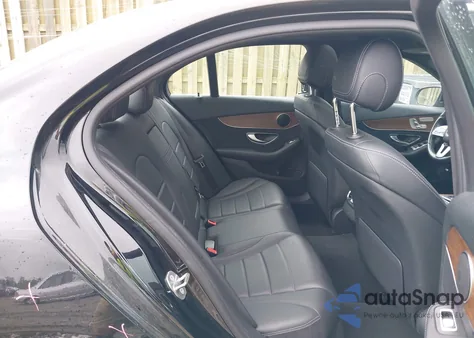 2019 Mercedes-Benz C 300 4Matic z USA, uszkodzony, nr VIN WDDWF8EB4KR512866